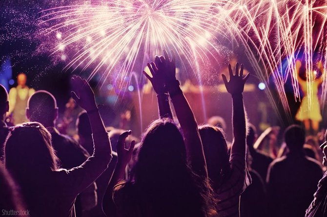 New Year's Eve dinner cruise & party on Bosphorus, Istanbul 2026 - Bridge lights, palaces, and the midnight view