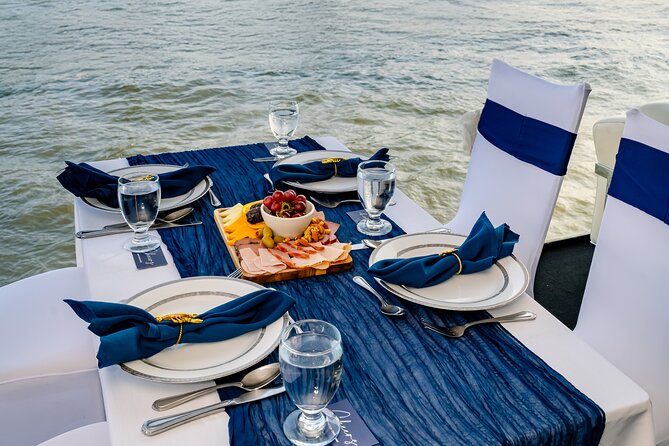 New York City Dinner Cruise on Luxury Yacht with Live Music - A three-hour New York evening with the city as your backdrop