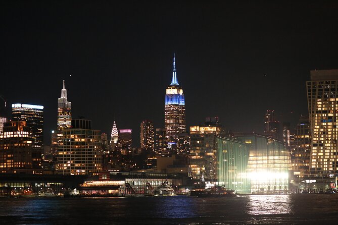 New York City Dinner Cruise on Luxury Yacht with Live Music - Statue of Liberty, Governor’s Island, and the tip of Manhattan
