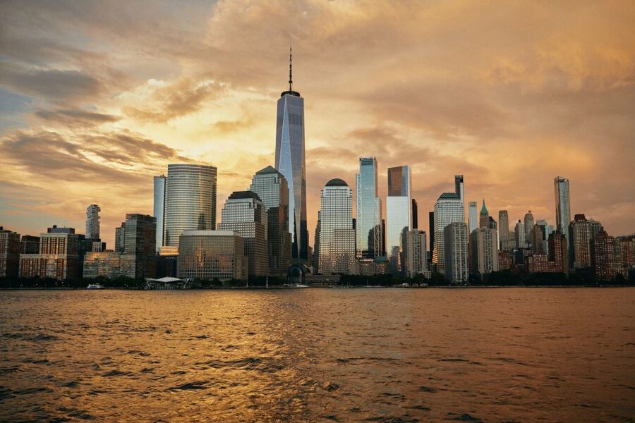 New York City: Gourmet Dinner Cruise with Live Music - Regular or VIP seating?