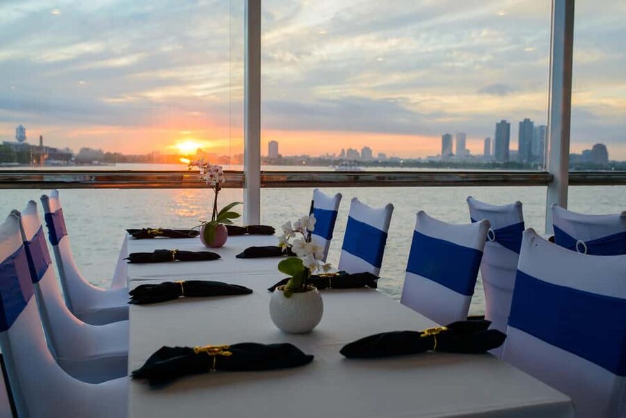 New York City: Signature Dinner Cruise on the Eternity - What the Eternity dinner cruise feels like