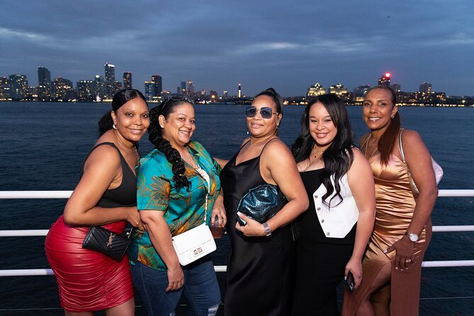 New York City Skyline Dinner Cruise - Weather, comfort, and service concerns
