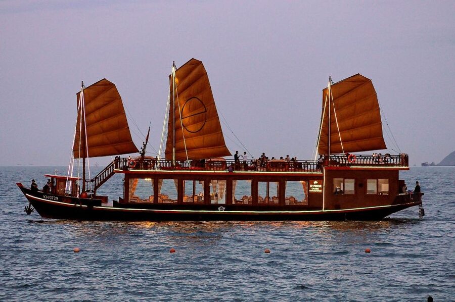 Nha Trang: Day Cruise Or Sunset Dinner Cruise on The Sea - The sundeck cocktail hour is worth using