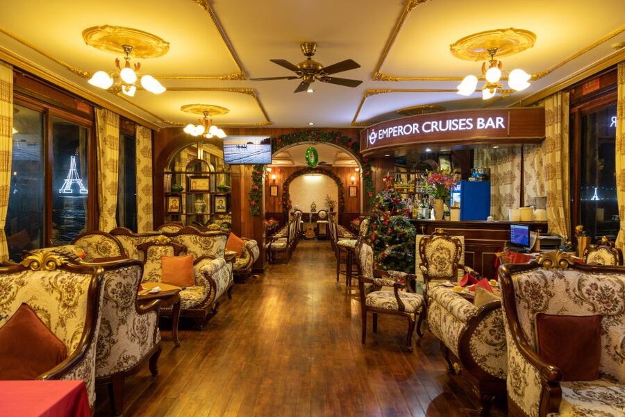 Nha Trang: Romantic Sunset Cocktails and Dinner Cruise - A 15:00 pickup that eases you into the evening