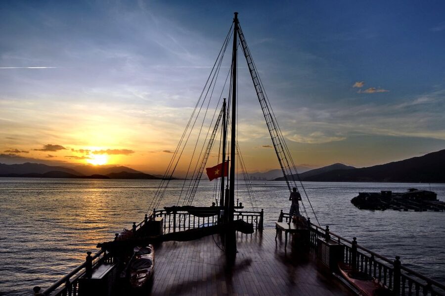 Nha Trang: Romantic Sunset Cocktails and Dinner Cruise - Sunset views across Nha Trang Bay