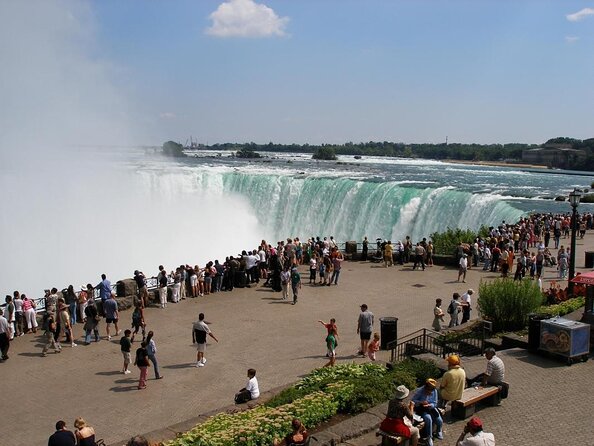Niagara Falls Premium Night Tour: Fireworks Boat Cruise & Dinner - Key points at a glance