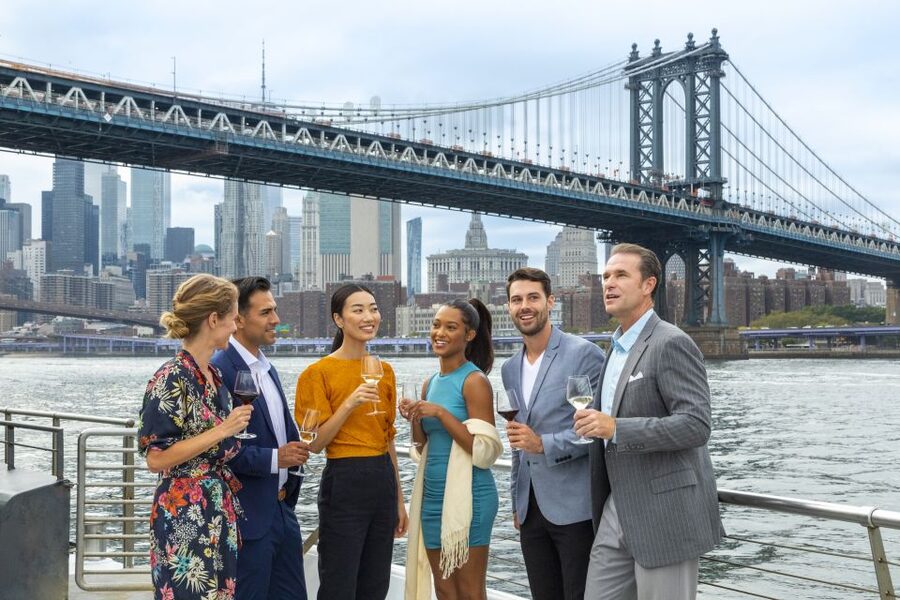 NYC: Christmas Day Buffet Brunch or Dinner Harbor Cruise - Who should book this experience