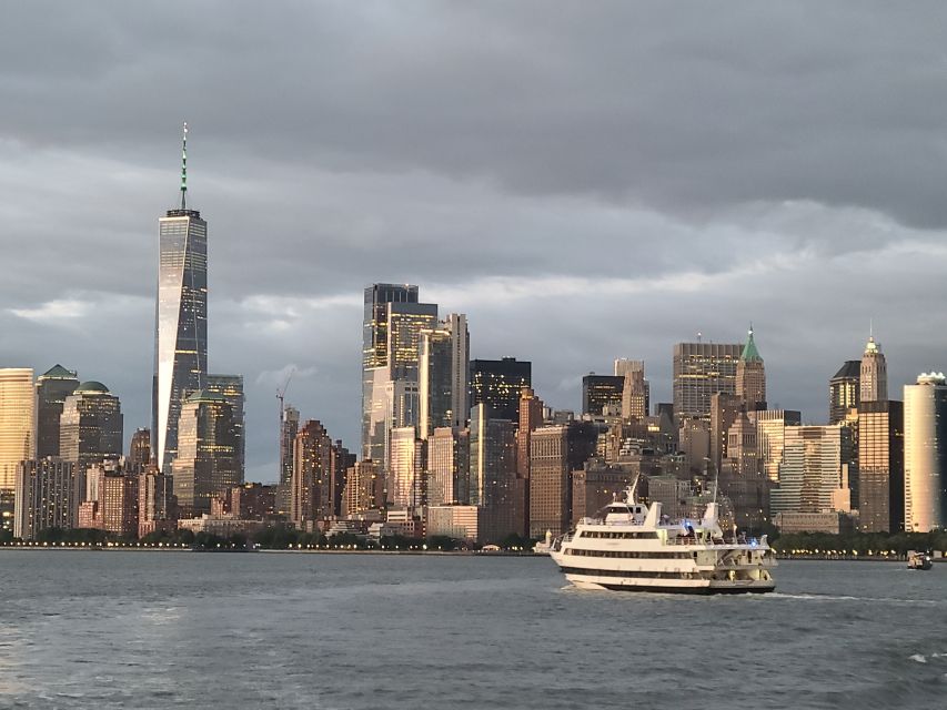 NYC: Christmas Day Buffet Brunch or Dinner Harbor Cruise - The New York Harbor route