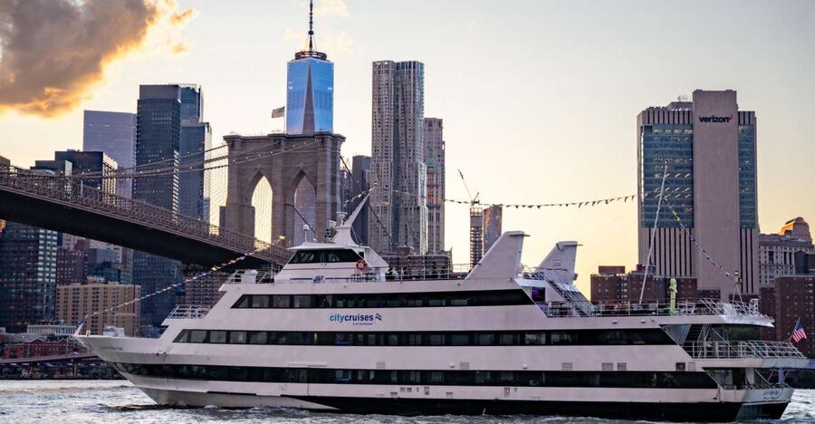 NYC: Christmas Eve Buffet Lunch or Dinner Harbor Cruise - Who will enjoy this Christmas Eve cruise?