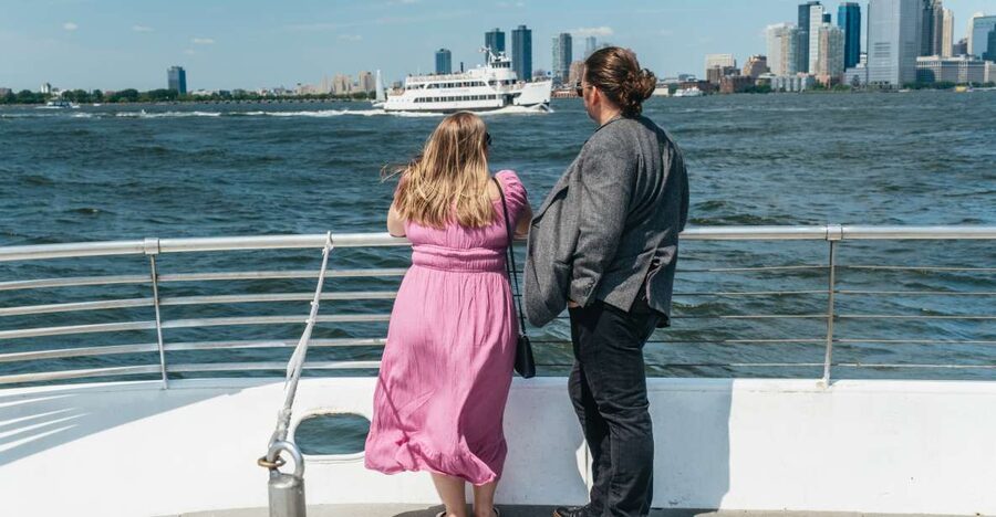 NYC: City Cruises Luxury Brunch, Lunch or Dinner Cruise - Music, dancing, and the feel onboard