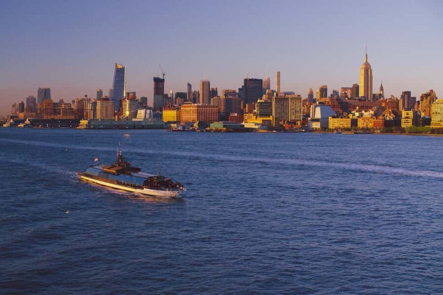 NYC: City Cruises Luxury Brunch, Lunch or Dinner Cruise - Starting at Chelsea Piers and finding your table