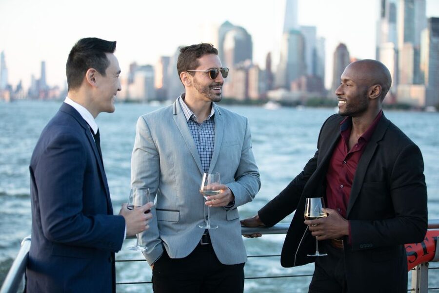NYC: Thanksgiving Gourmet Lunch or Dinner Harbor Cruise - Should you book the Bateaux New York Thanksgiving cruise?
