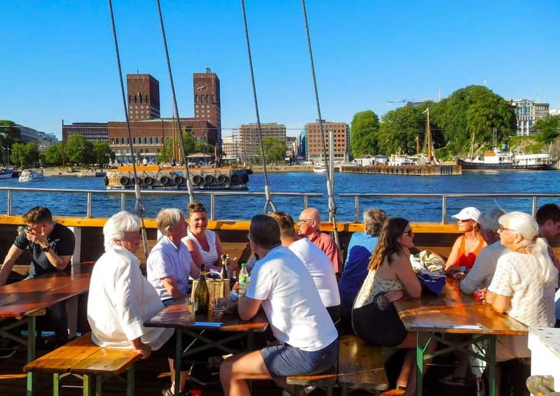 Oslo: Oslofjord Fjord-Style Dinner Cruise - Cruising past islands, cottages, and bathhouses