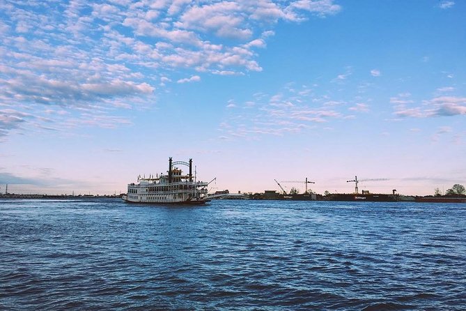 Paddlewheeler Creole Queen Jazz Dinner Cruise in New Orleans - What the river views actually offer
