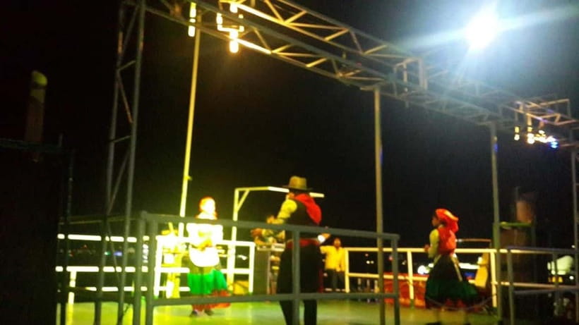 Panaji: Dinner Cruise in Goa with Hotel Transfer and 2 Beers - A night cruise with a Goan party feel