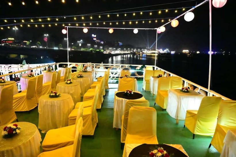 Panaji: Dinner Cruise in Goa with Hotel Transfer and 2 Beers - How the package compares with a normal night out