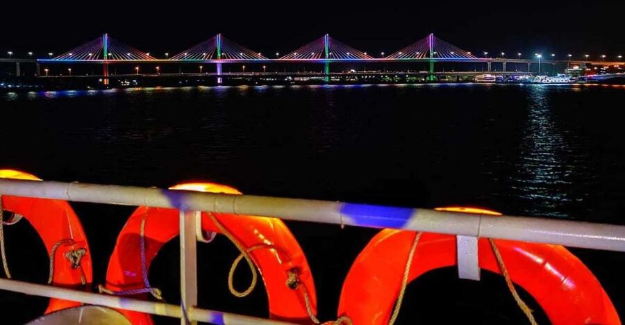 Panaji: Fun-Filled 2-Hour Mandovi River Cruise with Dinner - Retro music, Bollywood songs, and onboard games