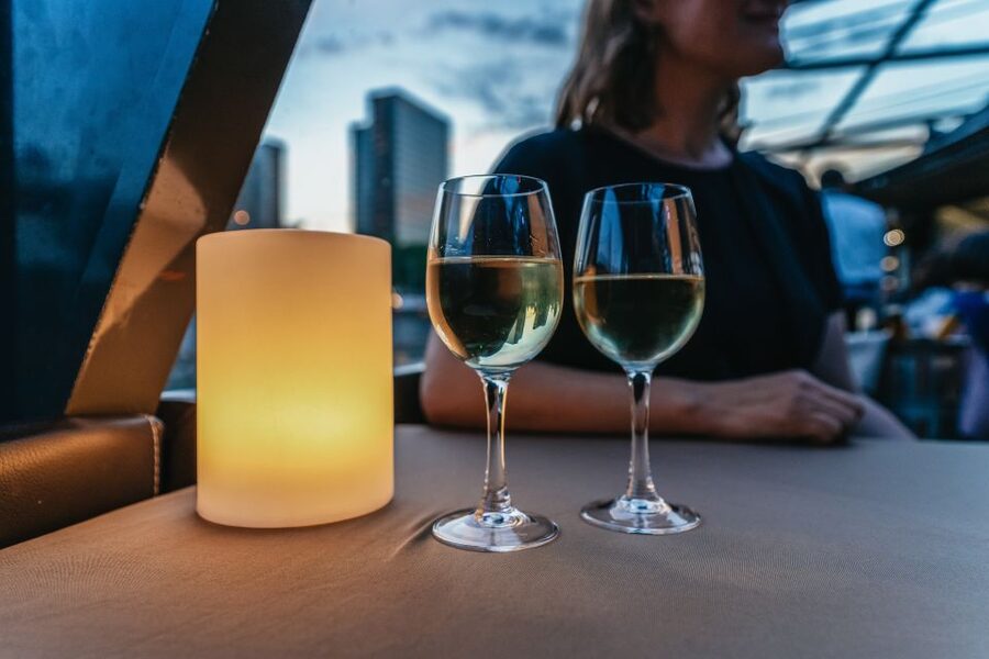 Paris: 3-Course-Dinner Cruise on the Seine with live music - Musée d’Orsay and the historic riverbanks