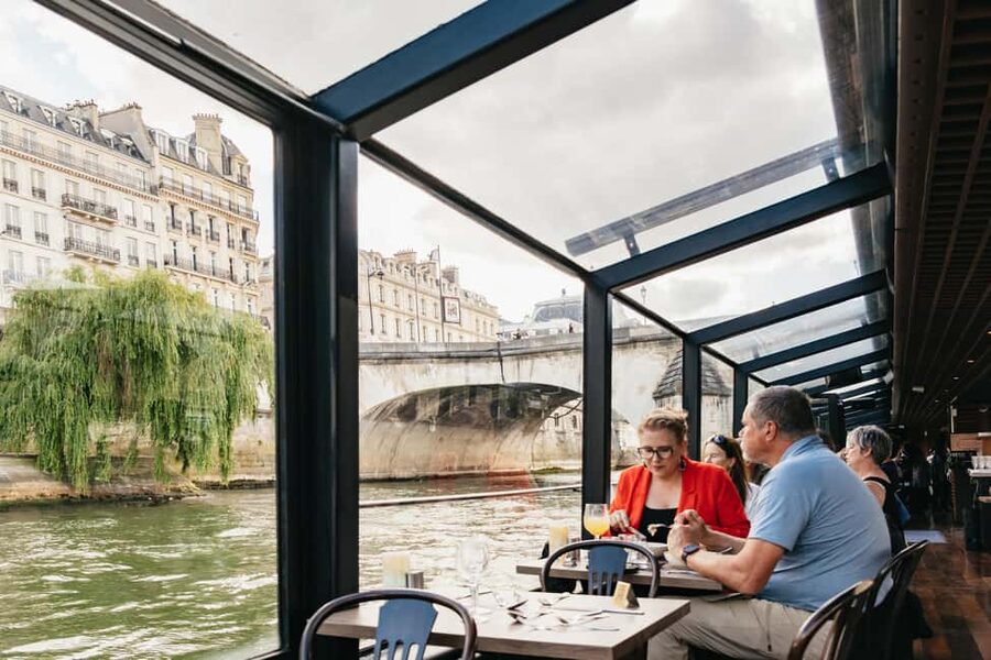 Paris : 3-Course Gourmet Dinner Cruise on Seine River - The Eiffel Tower is the evening’s main event