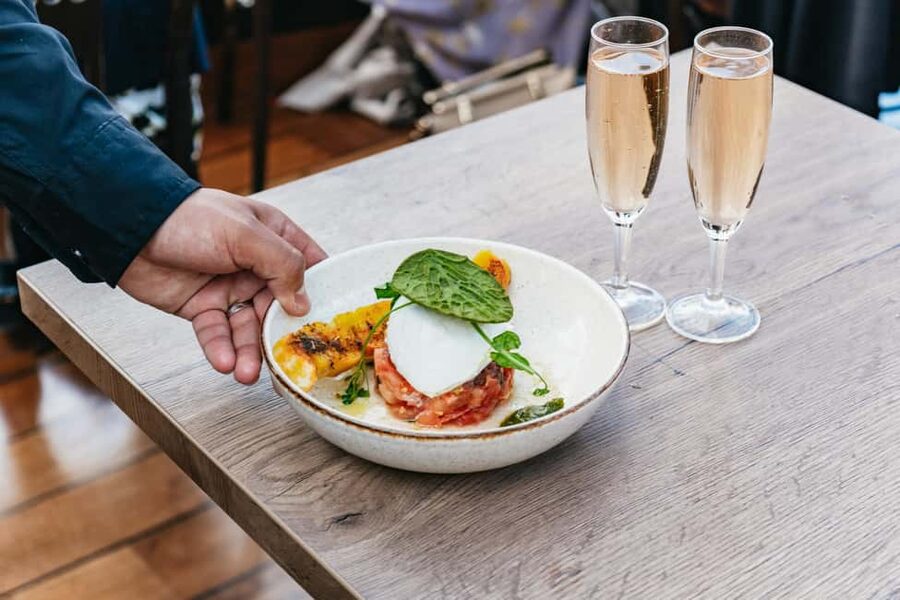 Paris : 3-Course Gourmet Dinner Cruise on Seine River - What arrives on the dinner menu