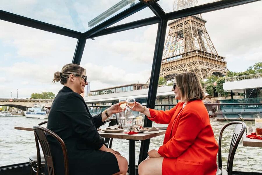 Paris : 3-Course Gourmet Dinner Cruise on Seine River - Is $100 a fair price?