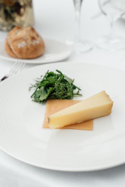 Paris: 4-Course Dinner Cruise on Seine River with Live Music - Who will get the most from this cruise?