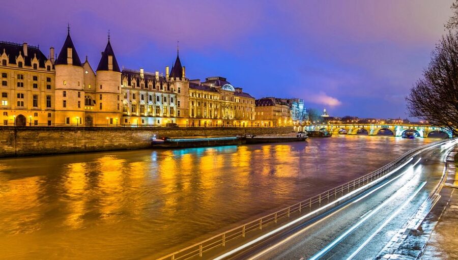 Paris: Bastille Day Dinner Cruise on the Seine River - Watching Paris from the river