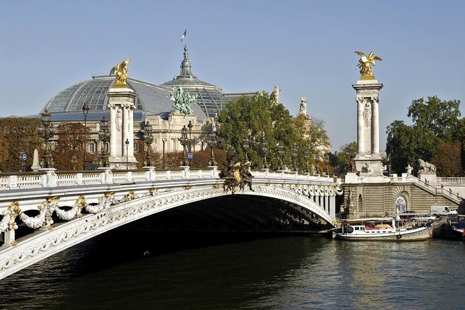 Paris Capitaine Fracasse 3 Course Seine River Dinner Cruise - Finding Le Capitaine Fracasse at Île aux Cygnes