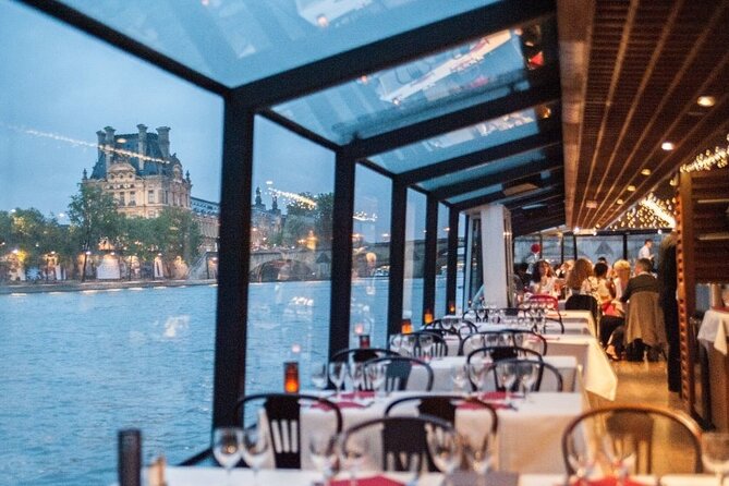 Paris Dinner Cruise - Bateaux Parisien Seine River - Choosing a seat and managing the view