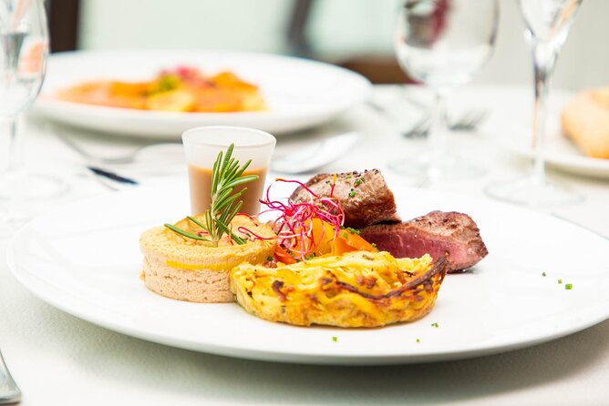 Paris Dinner Cruise - Bateaux Parisien Seine River - Should you book the Bateaux Parisiens dinner cruise?