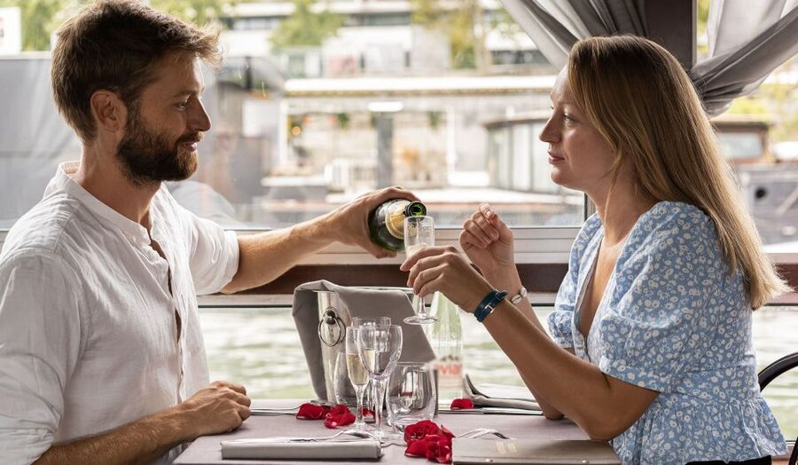 Paris: Early Evening Dinner Cruise on the River Seine - Service, music, and the mood onboard