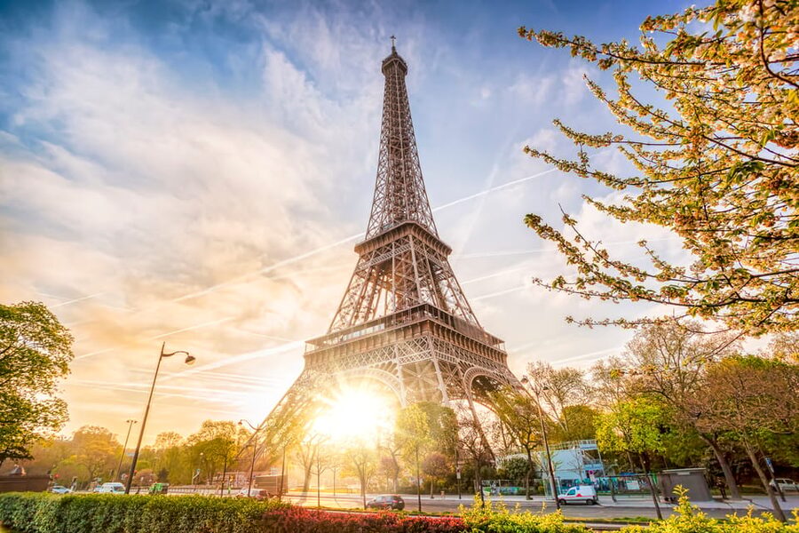 Paris: Eiffel Tower, Dinner Cruise and Moulin Rouge Show - Who should book this evening