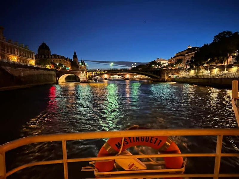 Paris: Gourmet 3-Course Dinner Cruise with French Wine - What dinner is like at 8pm