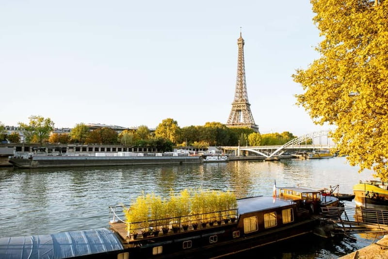 Paris: Gourmet 3-Course Dinner Cruise with French Wine - The boat, comfort, and practical details