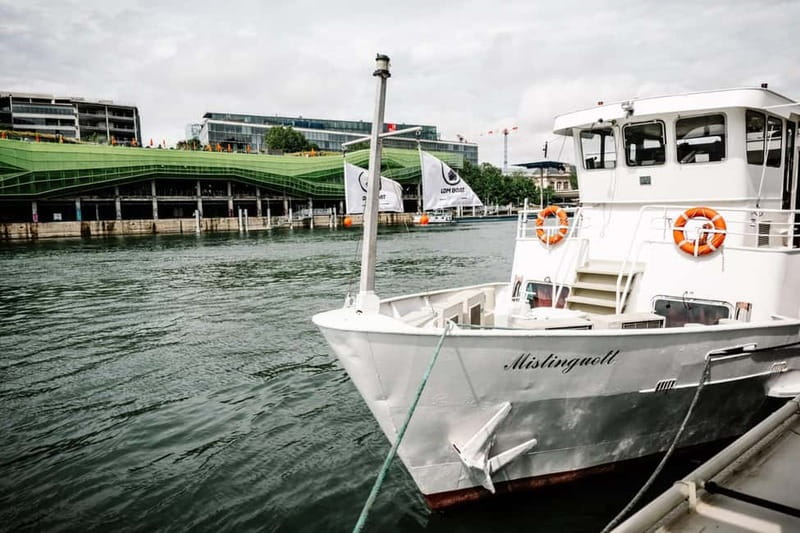 Paris: Gourmet 3-Course Dinner Cruise with French Wine - Who should book this evening?