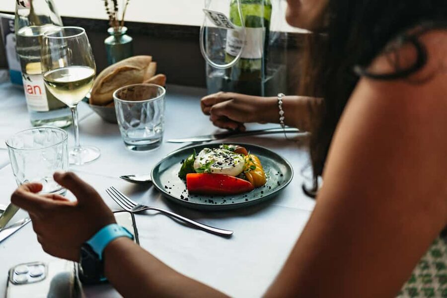 Paris: Gourmet Dinner Cruise on Seine River with Live Music - Quick points to know
