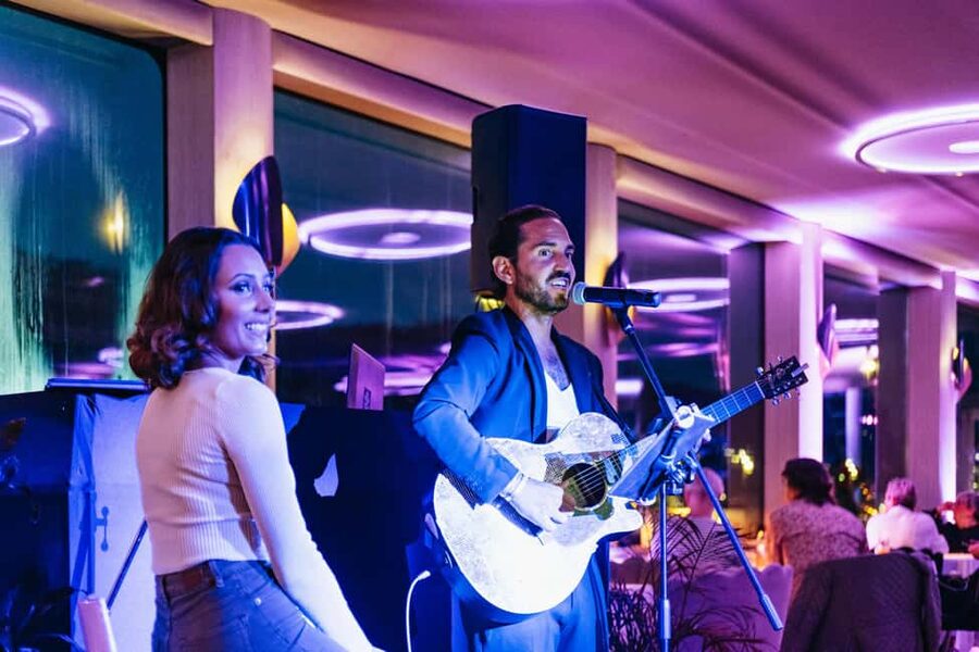 Paris: Gourmet Dinner Cruise on Seine River with Live Music - A Paris dinner with the Eiffel Tower as the finale