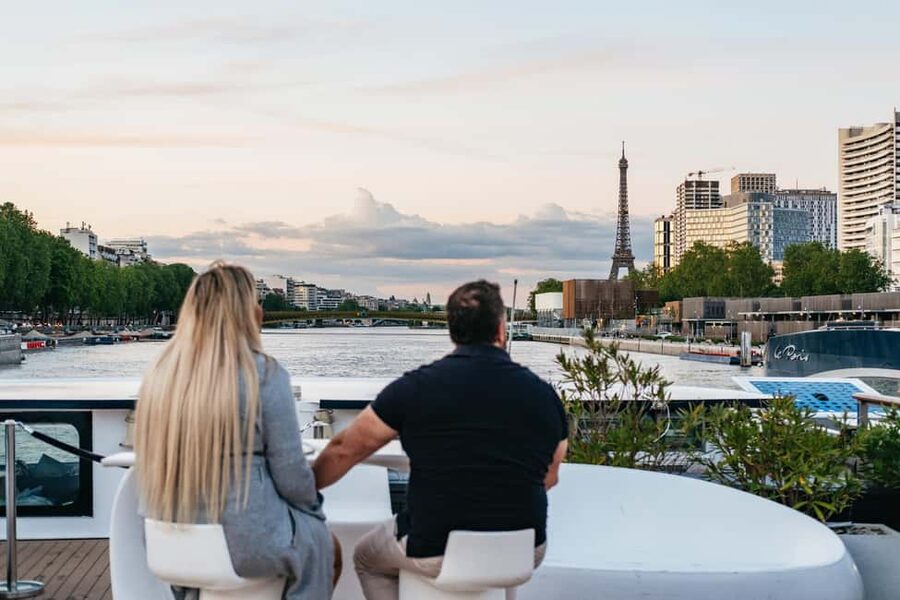 Paris: Gourmet Dinner Cruise on Seine River with Live Music - The three-course menu: attractive choices with a few limits