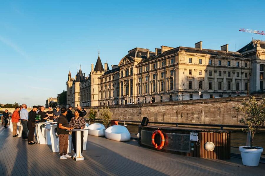 Paris: Gourmet Dinner Cruise on Seine River with Live Music - Live singers, guitar, and a late dance floor