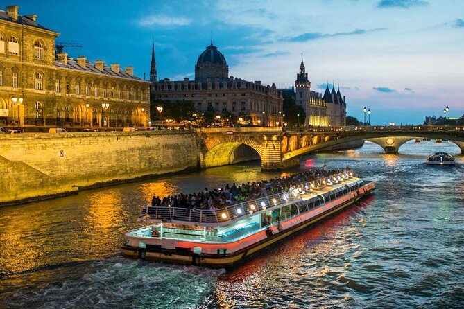 Paris Gourmet Dinner Seine River Cruise with Singer and DJ Set - Key points to know before booking