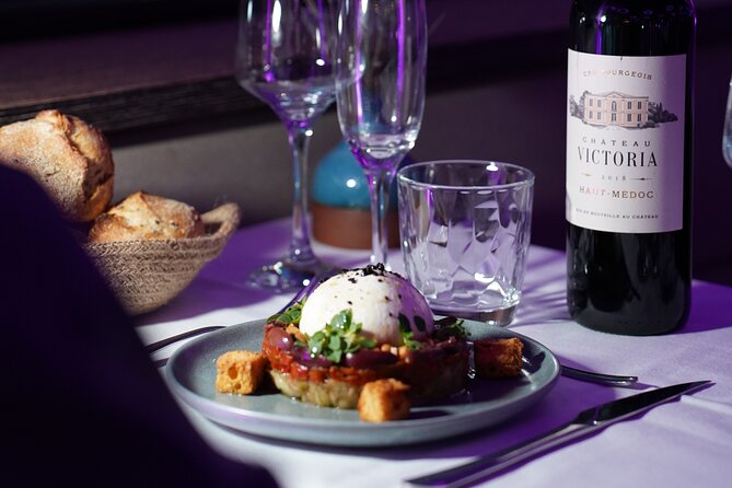Paris Gourmet Dinner Seine River Cruise with Singer and DJ Set - Standard seats, windows, and VIP value