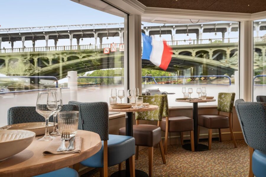 Paris: Romantic Cruise with 3-course Dinner on Seine River - Who should book the Capitaine Fracasse?