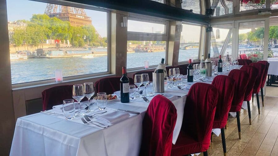 Paris: Seine Dinner Cruise from Eiffel Tower/Liberty Statue - A Paris dinner with the Eiffel Tower as the finale