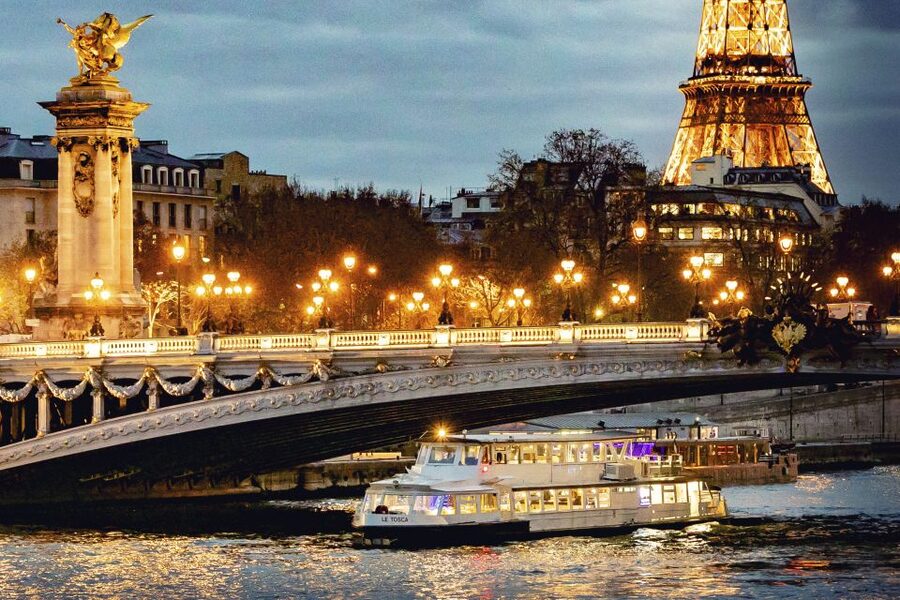 Paris: Seine Dinner Cruise from Eiffel Tower/Liberty Statue - What the two-hour route shows you
