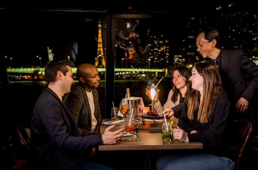 Paris: Seine River Champagne Dinner Cruise with Live Music - Pont des Arts and the first river views