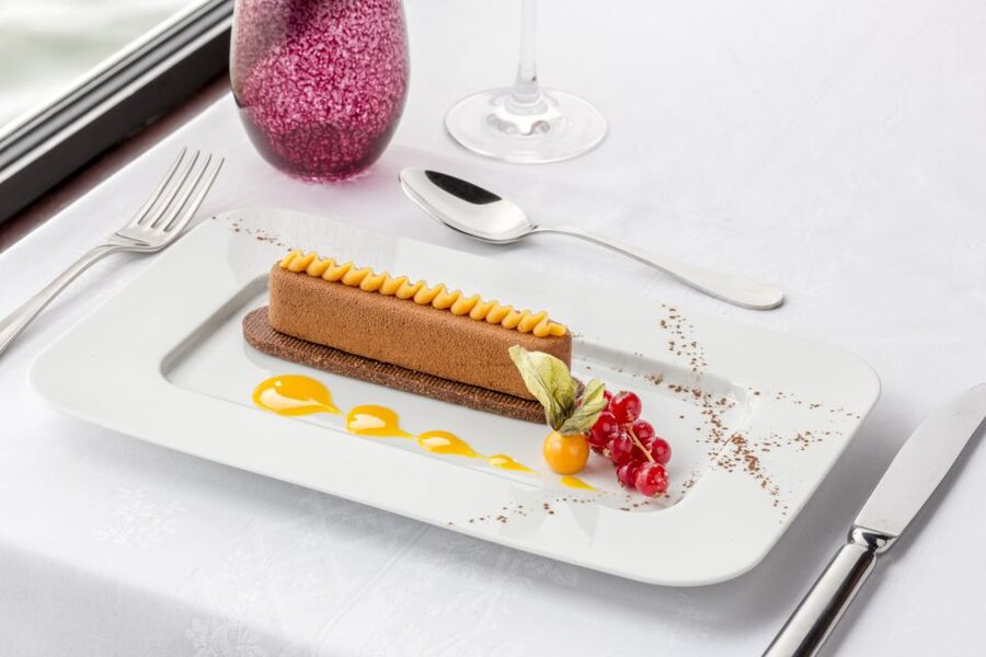 Paris: Seine River Cruise with 3-Course Dinner & Live Music - A small Maxim’s boat with a front-row view of Paris