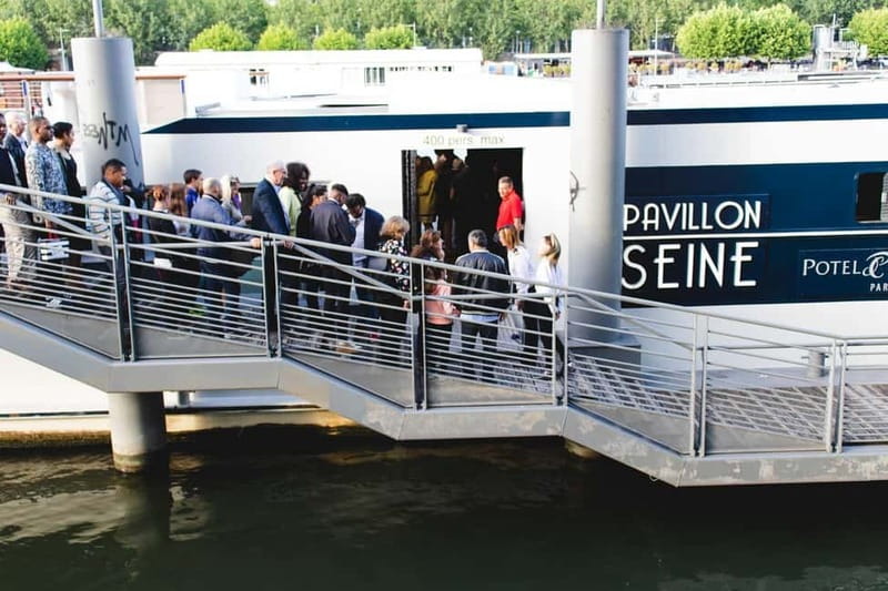 Paris: Seine river Dinner Cruise with 3-Course Gourmet Menu - The three-course menu, from salmon to Pavlova