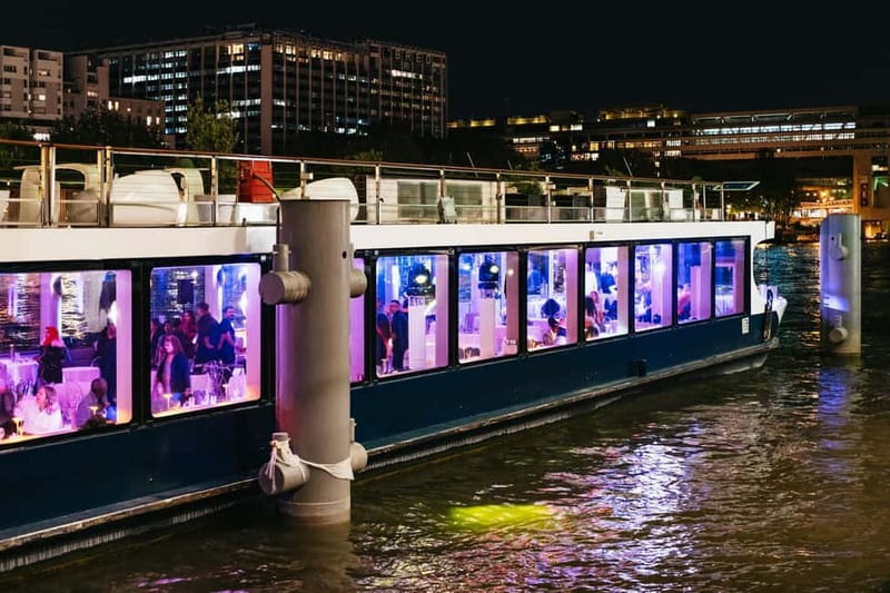 Paris: Seine river Dinner Cruise with 3-Course Gourmet Menu - Watching Paris pass by in a deliberate sequence