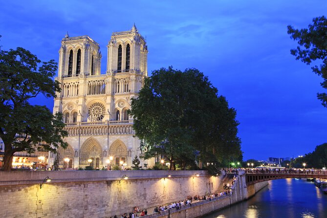 Paris Seine River Dinner Cruise with Champagne and Window Seating - The Eiffel Tower Moment