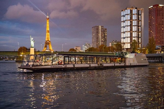 Paris Seine River Dinner Cruise with Champagne and Window Seating - Service, Music, and the Table Arrangement